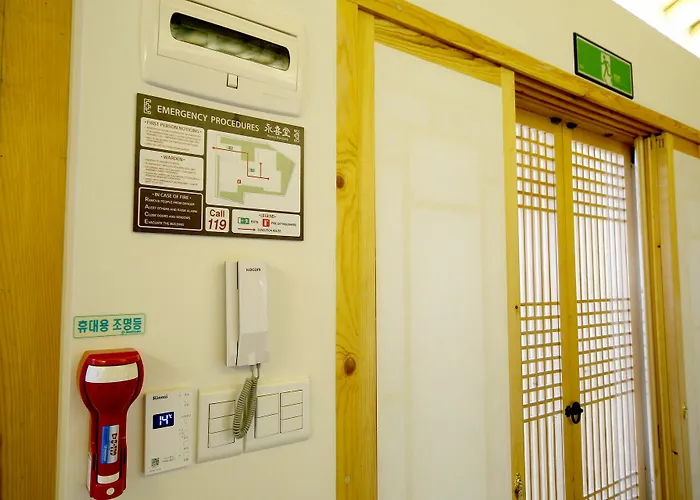 Affittacamere Hanok 24 Gyeongbokgung 2*